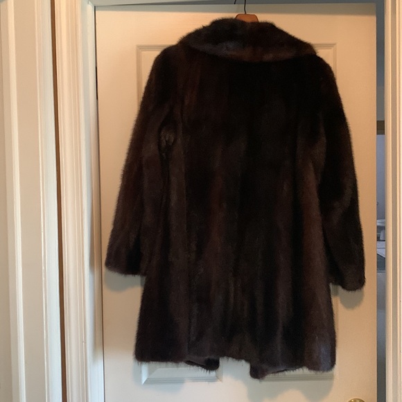 VINTAGE. Ranch Mink 3/4 coat with matching hat - Picture 2 of 7